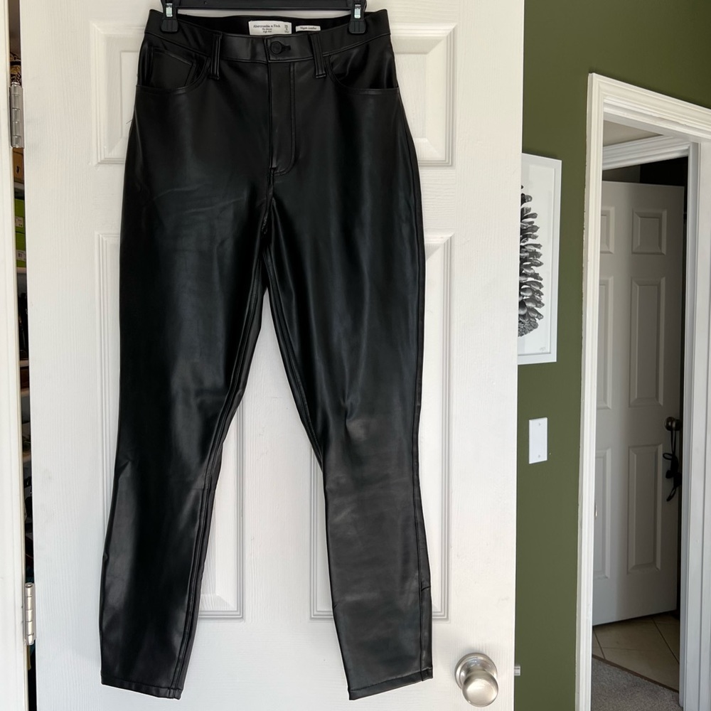 Abercrombie Vegan Leather CURVE LOVE pant